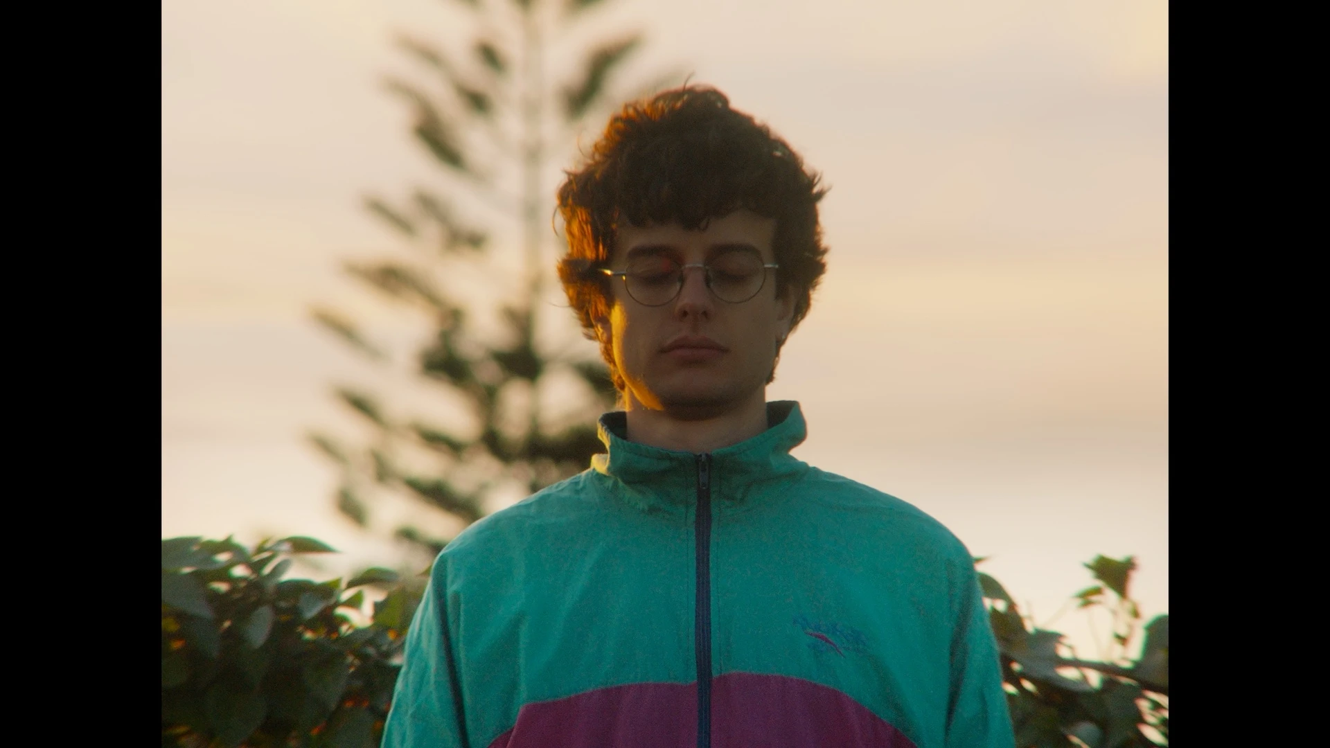 Hacemos lo que podemos — color grading still by Clara Albors