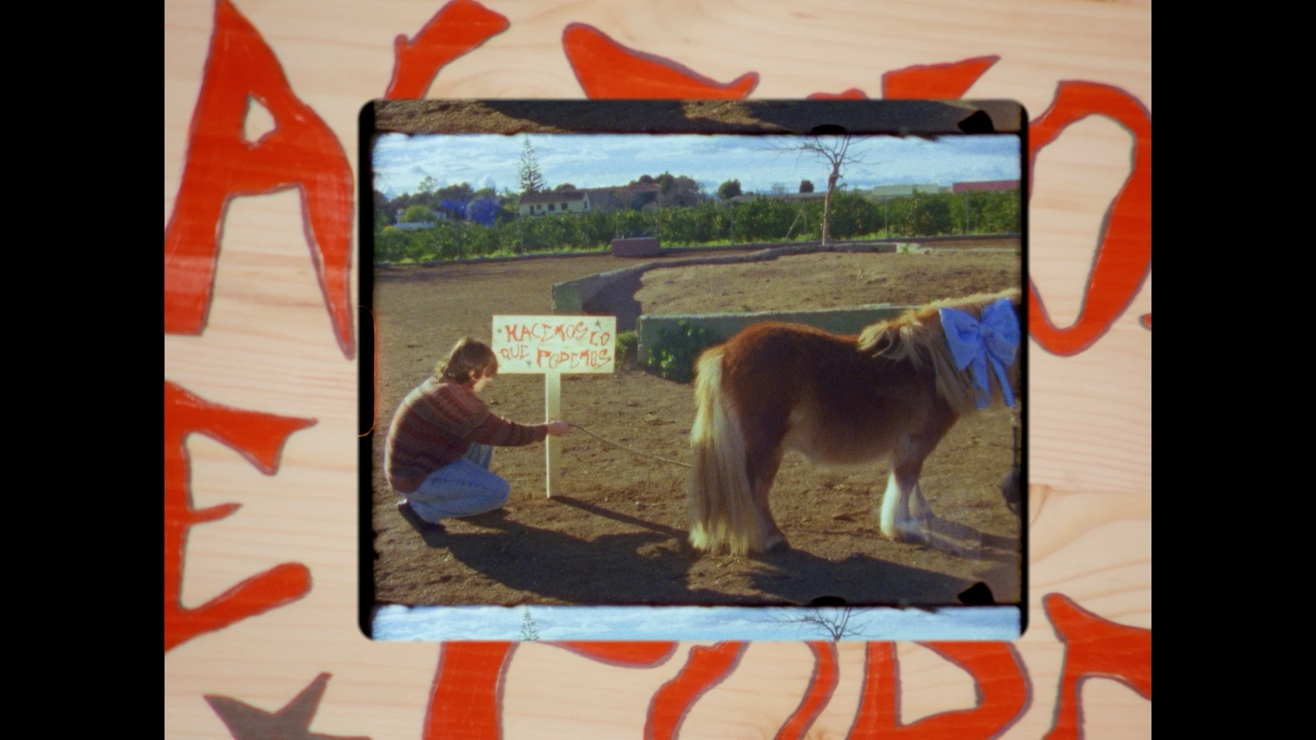 Hacemos lo que podemos — color grading still by Clara Albors